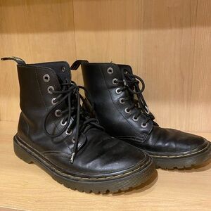 Dr. Marten's Luana Smooth Leather Lace Up Combat Boots Women's 7 Black